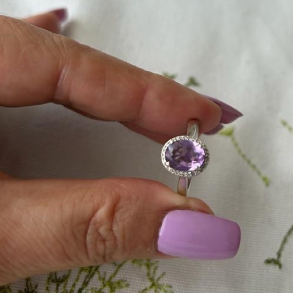 10kt White Gold Halo Ring- Diamonds and Amethyst - Picture 5 of 10